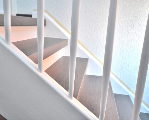Treppenrenovierung, Treppensanierung in Hanau, CPL-Laminat Eiche Grau